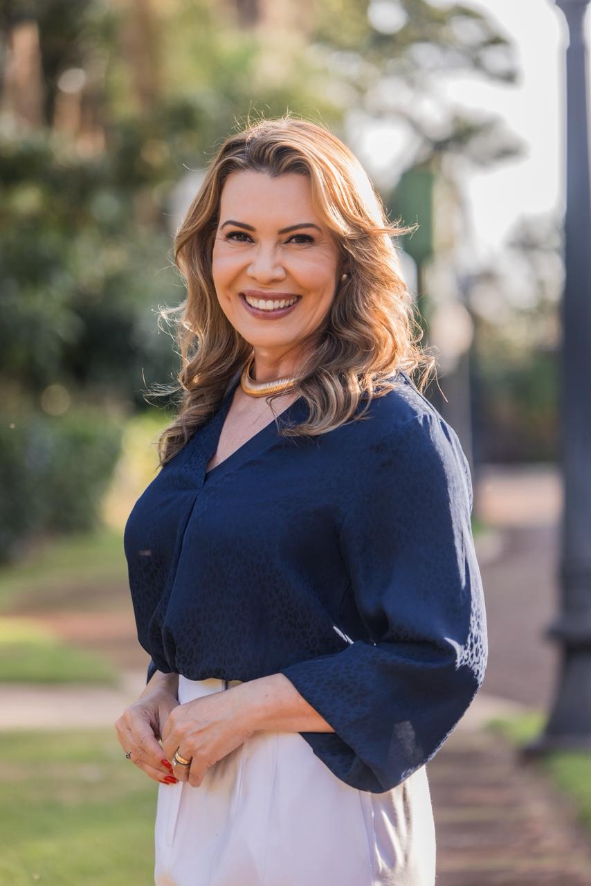 Dra. Flávia Venâncio - Dentista em Uberaba